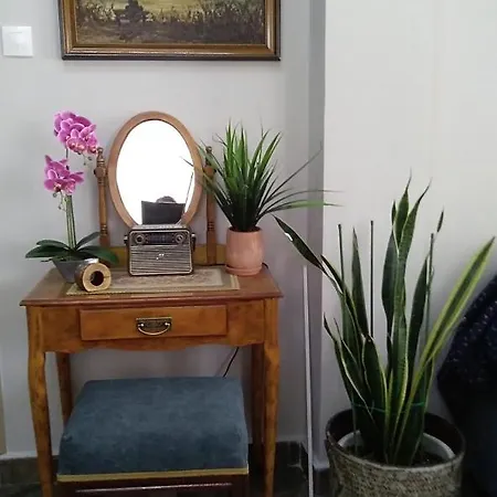 Port Apartment *